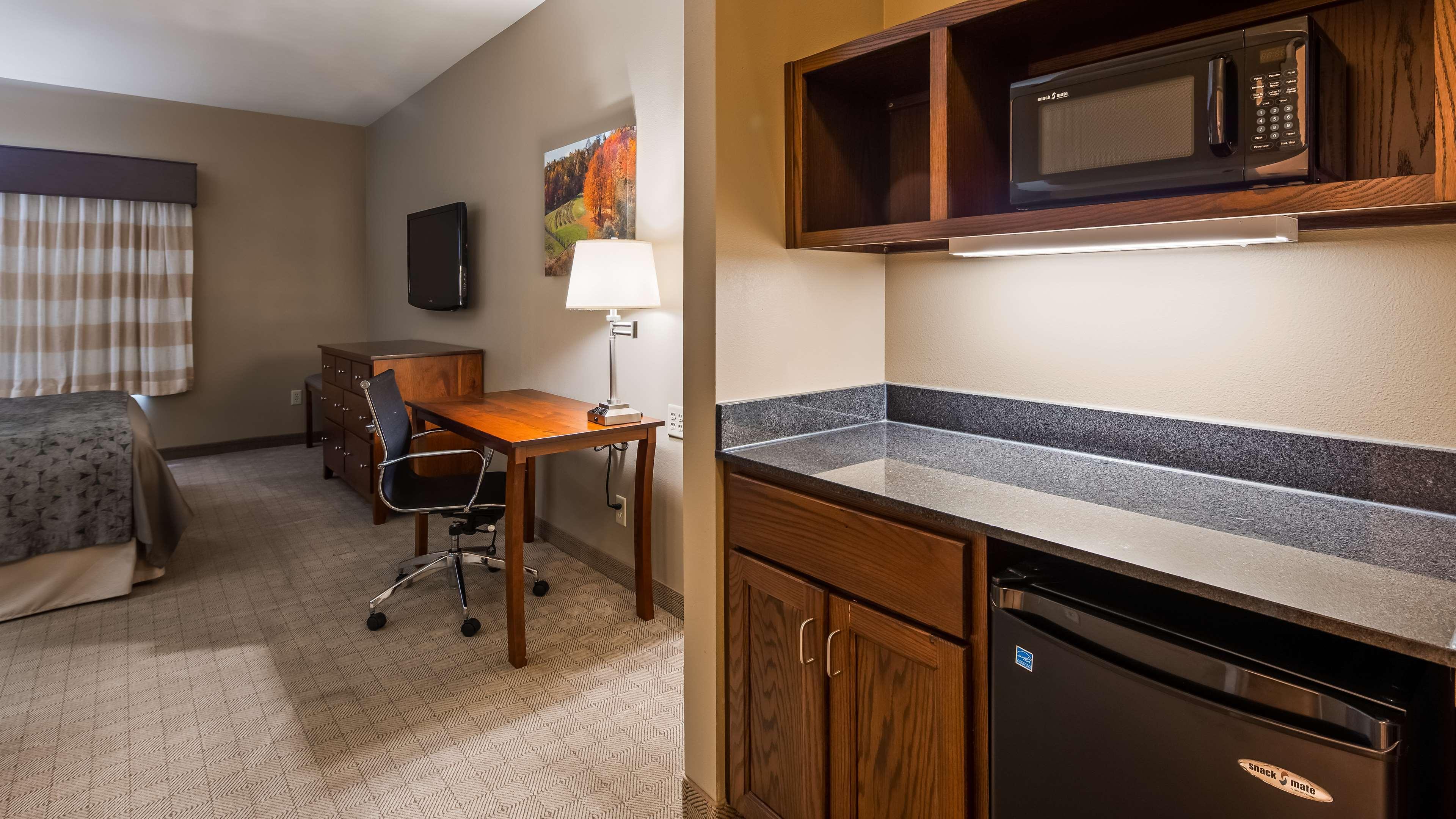 Best Western Plus Green Mill Village Hotel & Suites Arcola Exteriör bild