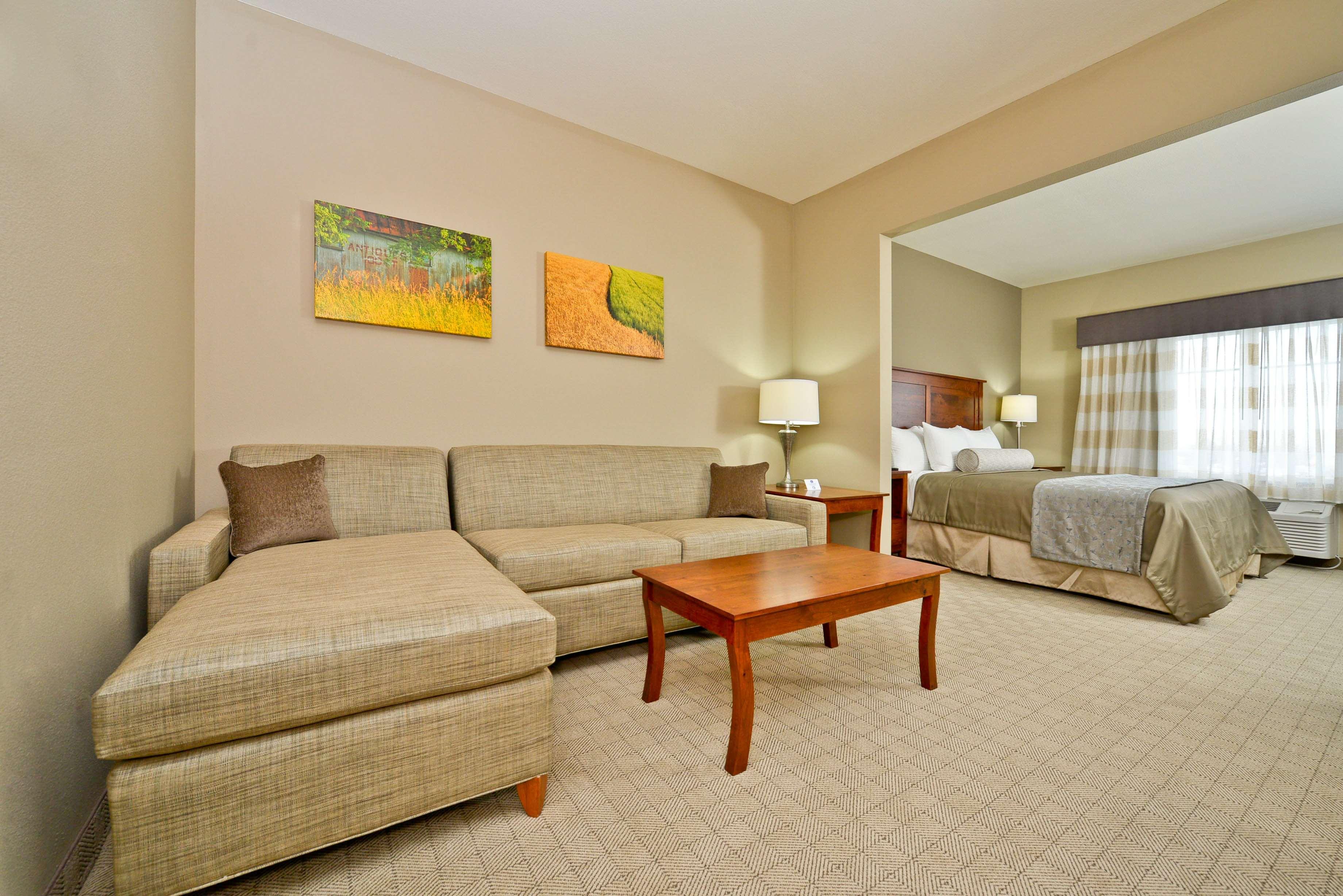 Best Western Plus Green Mill Village Hotel & Suites Arcola Exteriör bild