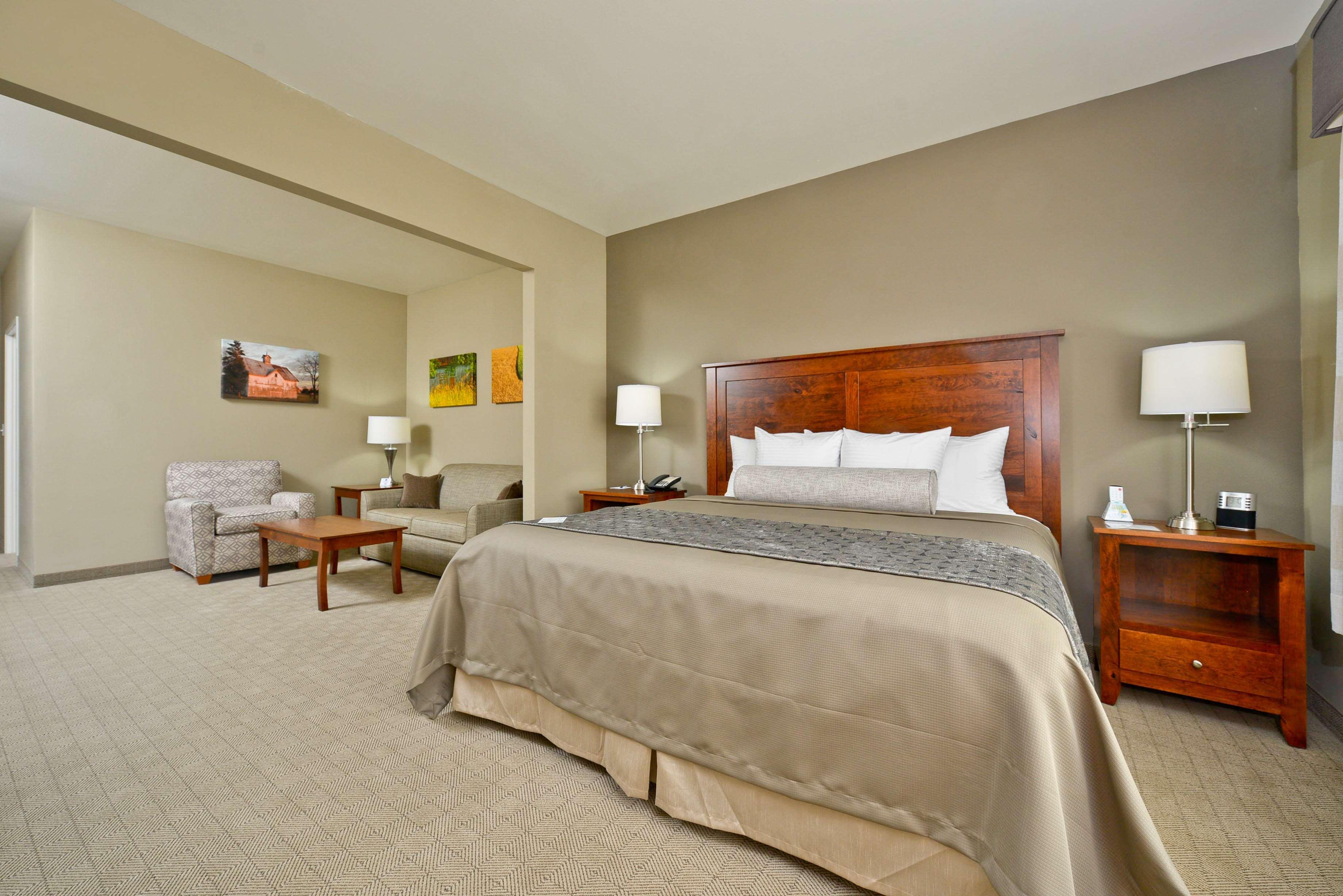Best Western Plus Green Mill Village Hotel & Suites Arcola Exteriör bild