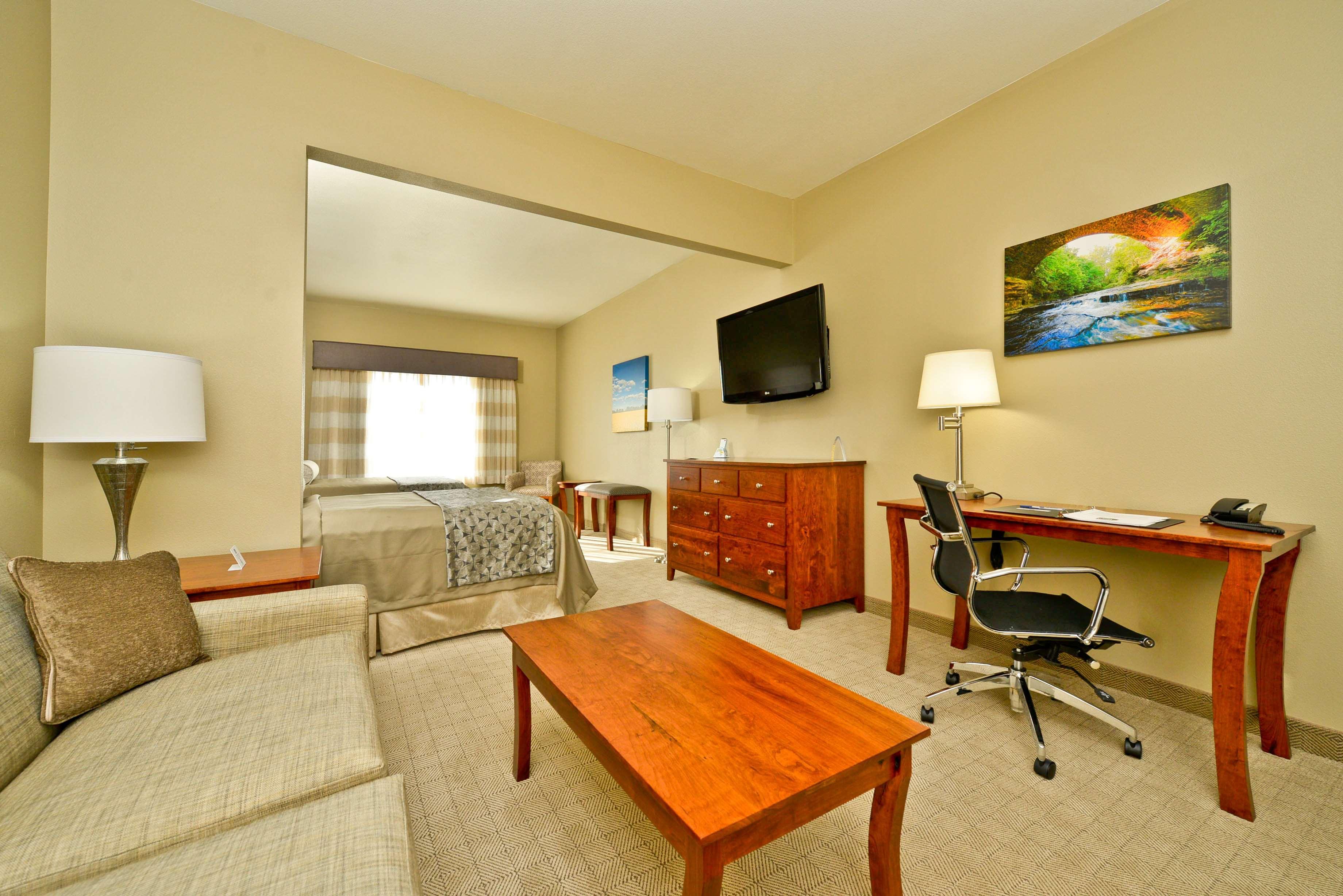 Best Western Plus Green Mill Village Hotel & Suites Arcola Exteriör bild
