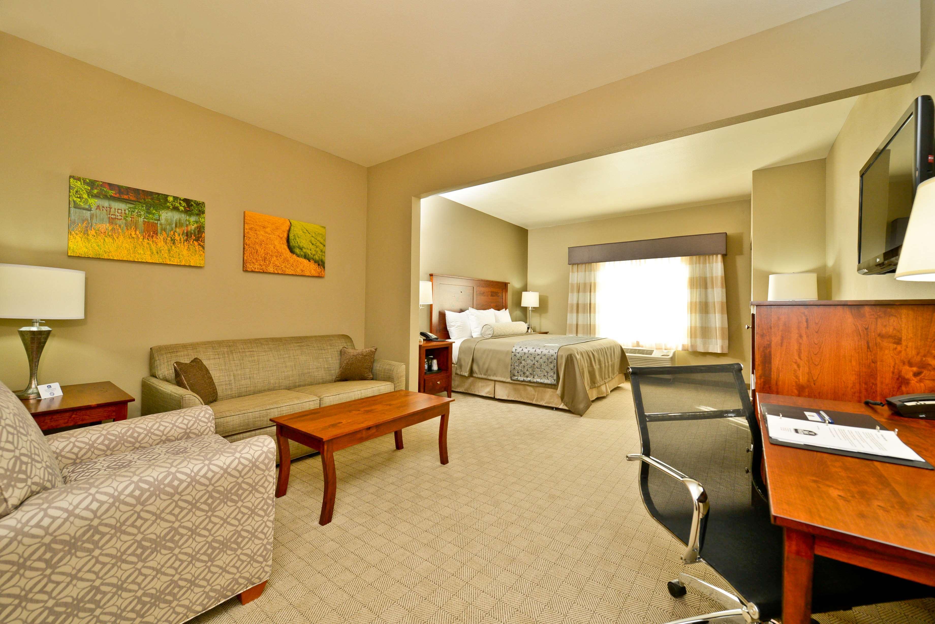 Best Western Plus Green Mill Village Hotel & Suites Arcola Exteriör bild