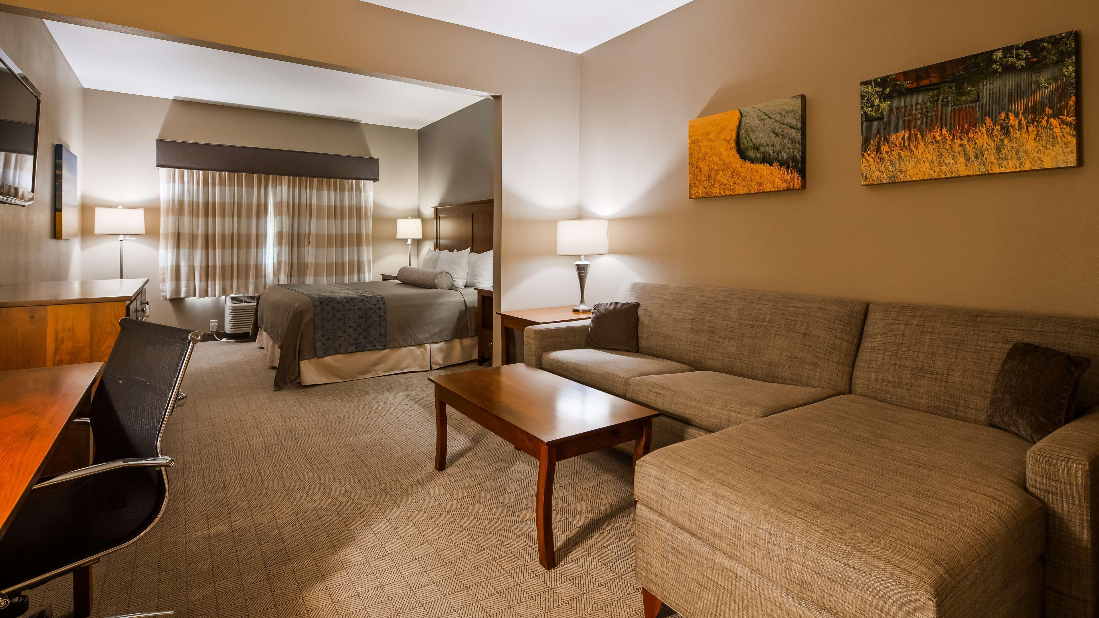 Best Western Plus Green Mill Village Hotel & Suites Arcola Exteriör bild