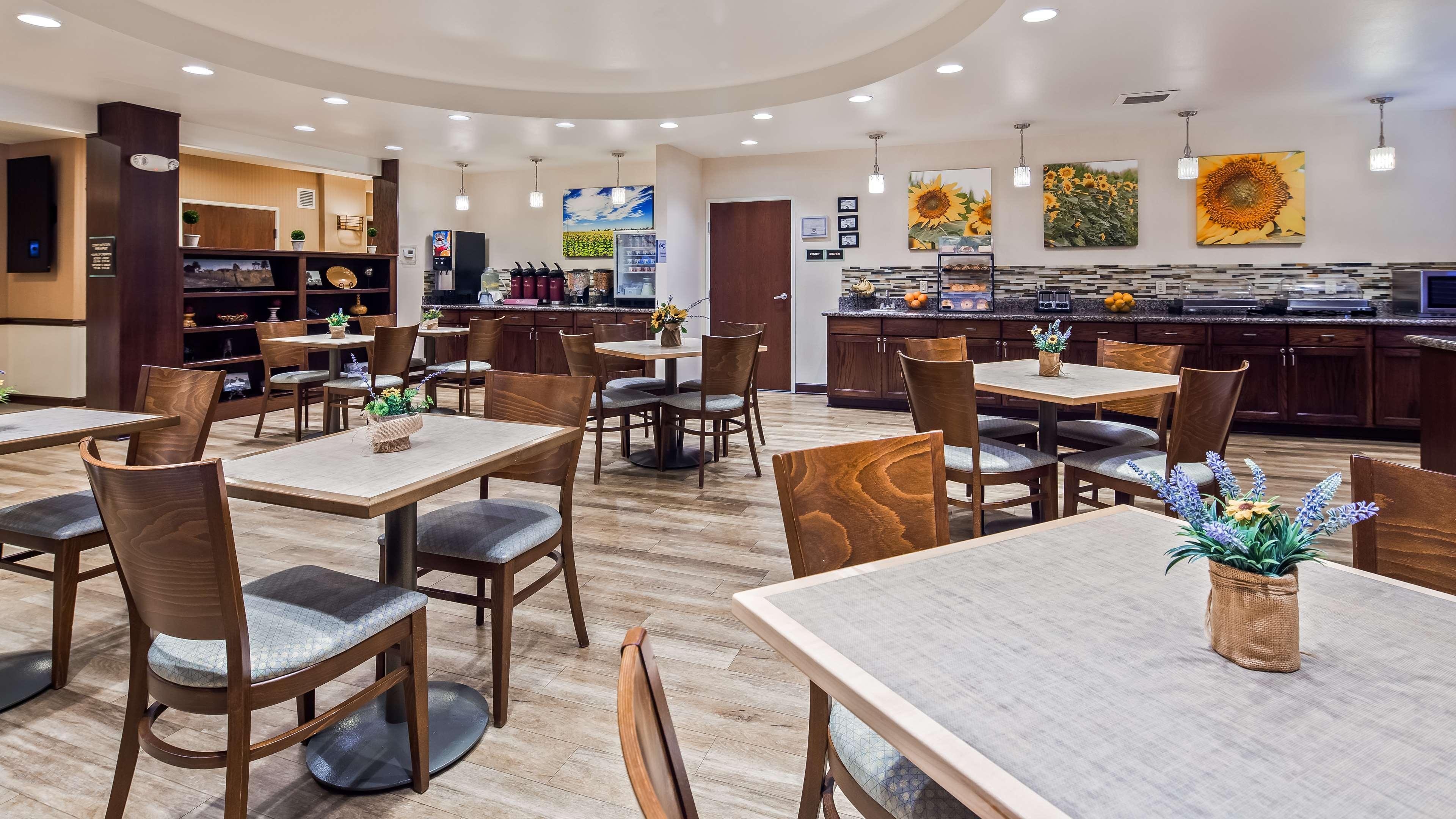 Best Western Plus Green Mill Village Hotel & Suites Arcola Exteriör bild
